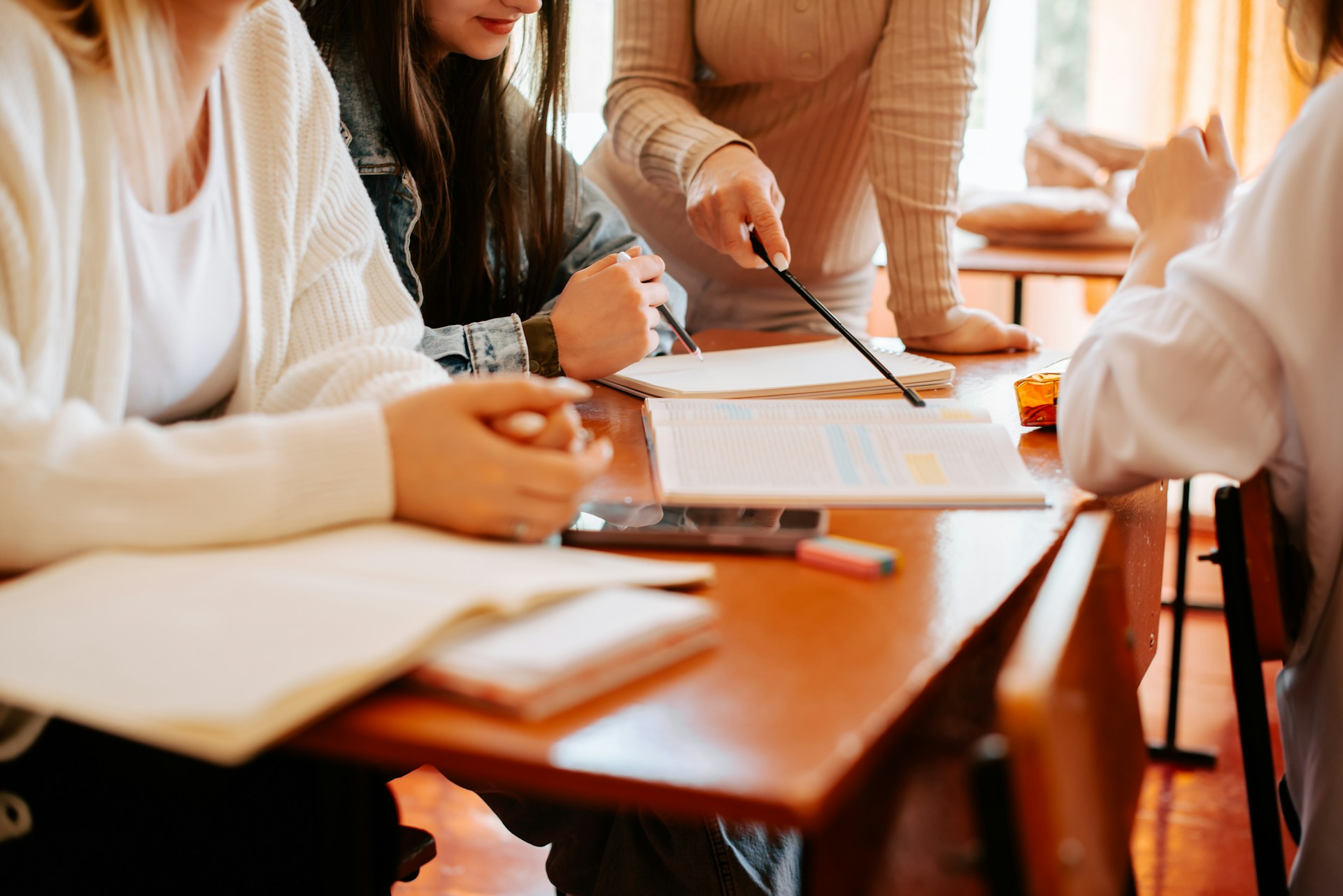Staż, praktyki czy wolontariat – co daje więcej po studiach?